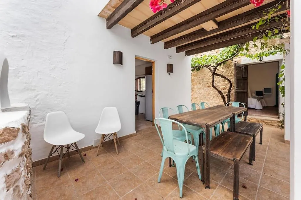 8 Guests Large Villa Near Bossa Beaches & Airport San José