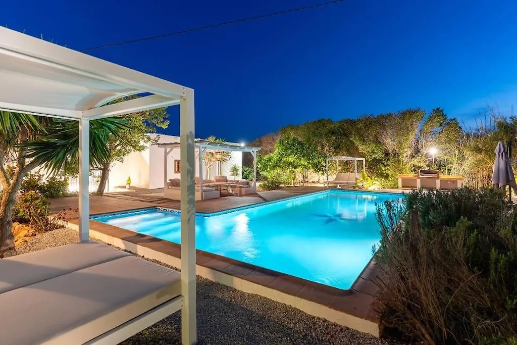 8 Guests Large Villa Near Bossa Beaches & Airport San José
