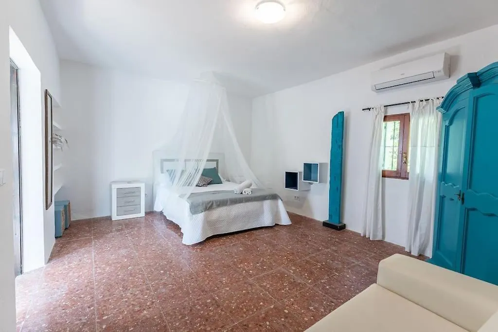 8 Guests Large Villa Near Bossa Beaches & Airport San José